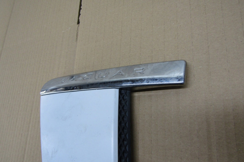 Blatobran lajsna a prednji emblemat lijevi lijevi Jaguar XF X250 lift 11-15