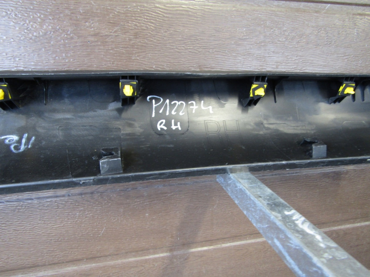 Lajsna praga desna KIA STONIC 17- 87754 h8400