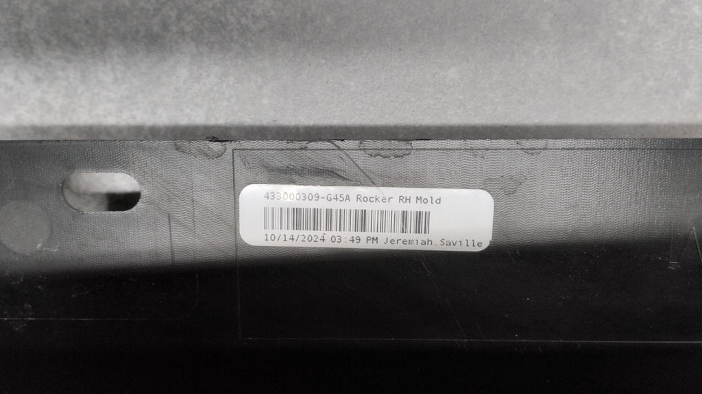 Lajsna praga desna BMW X3 G45 2025- prag