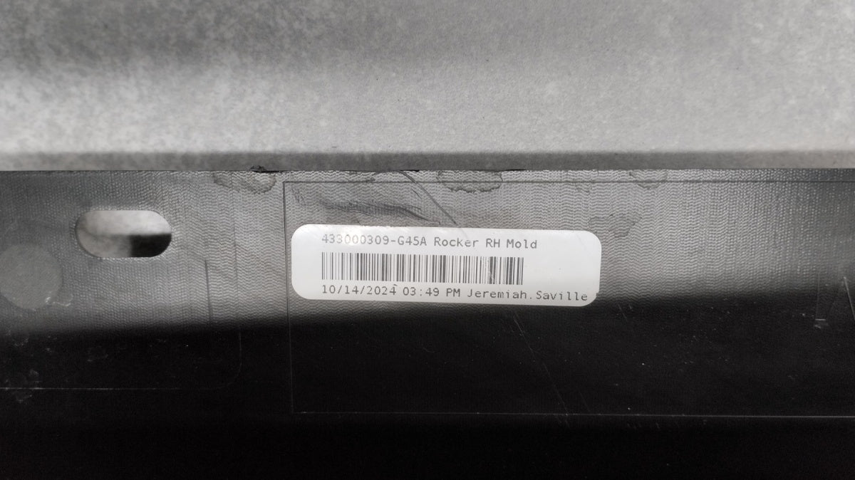 Lajsna praga desna BMW X3 G45 2025- prag