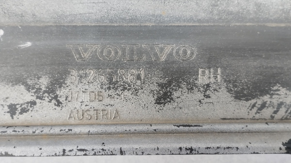 Lajsna praga desni VOLVO C30 dokładka progu 06-12
