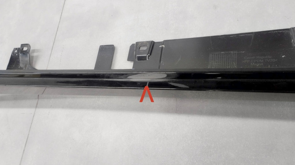 Lajsna praga desni BMW 1 F40 2 F44 19- próg