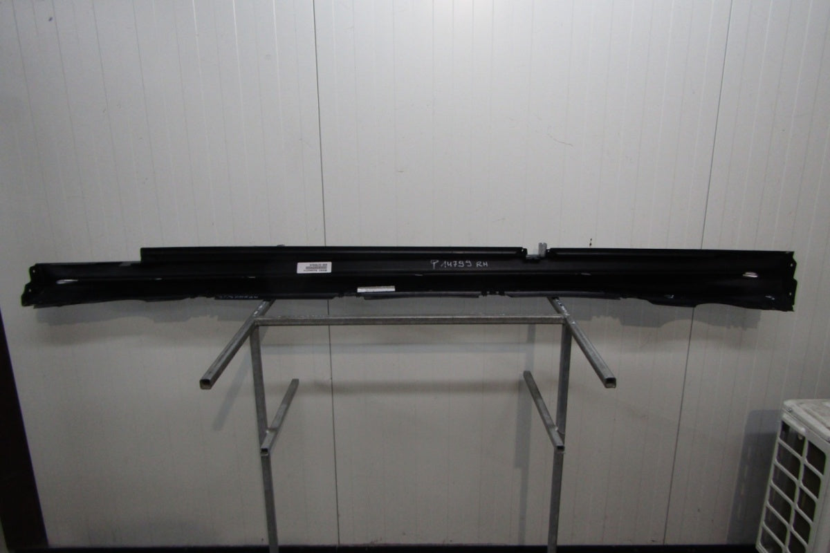 Lajsna praga desna Mercedes GLC II X 254 22- stepenica