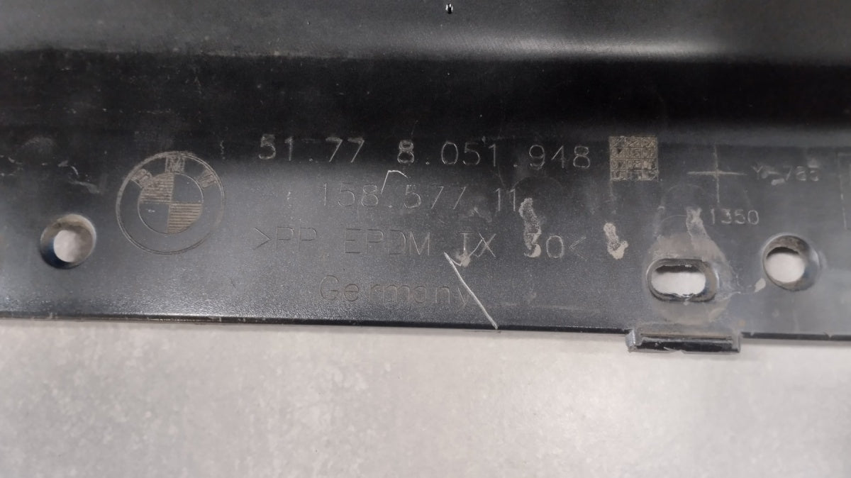 Lajsna praga desni BMW F21 F22 F23 M-paket -21