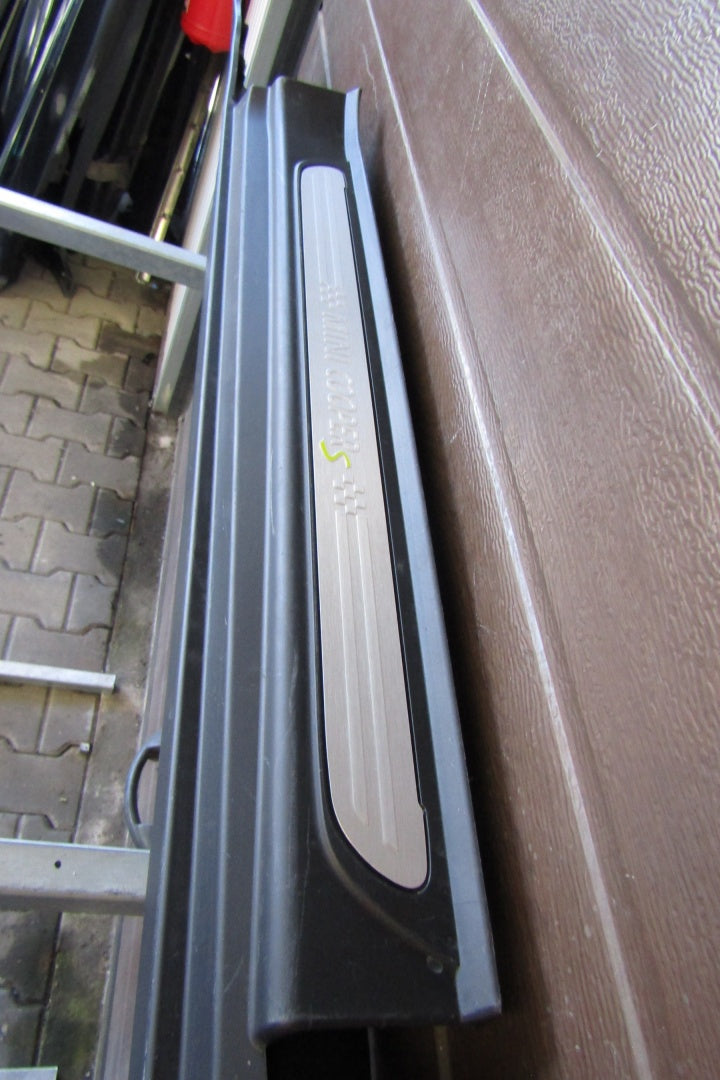 Lajsna praga desna Mini Cooper S F56 F57 LCI 22-