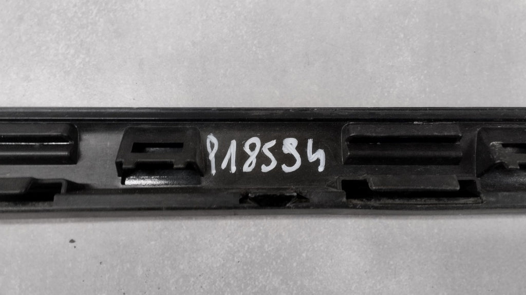 Lajsna praga lijevi VW Golf 8 5H0 R Line HB 19-