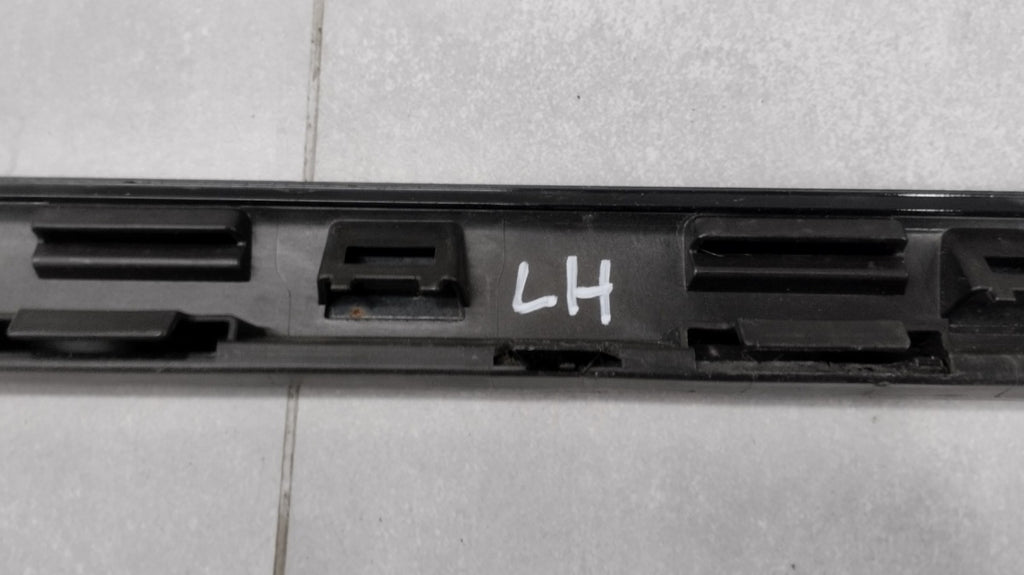 Lajsna praga lijevi VW Golf 8 5H0 R Line HB 19-