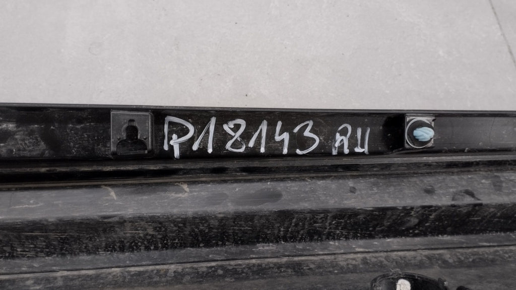 Lajsna praga desni Toyota Corolla XII kombi E21