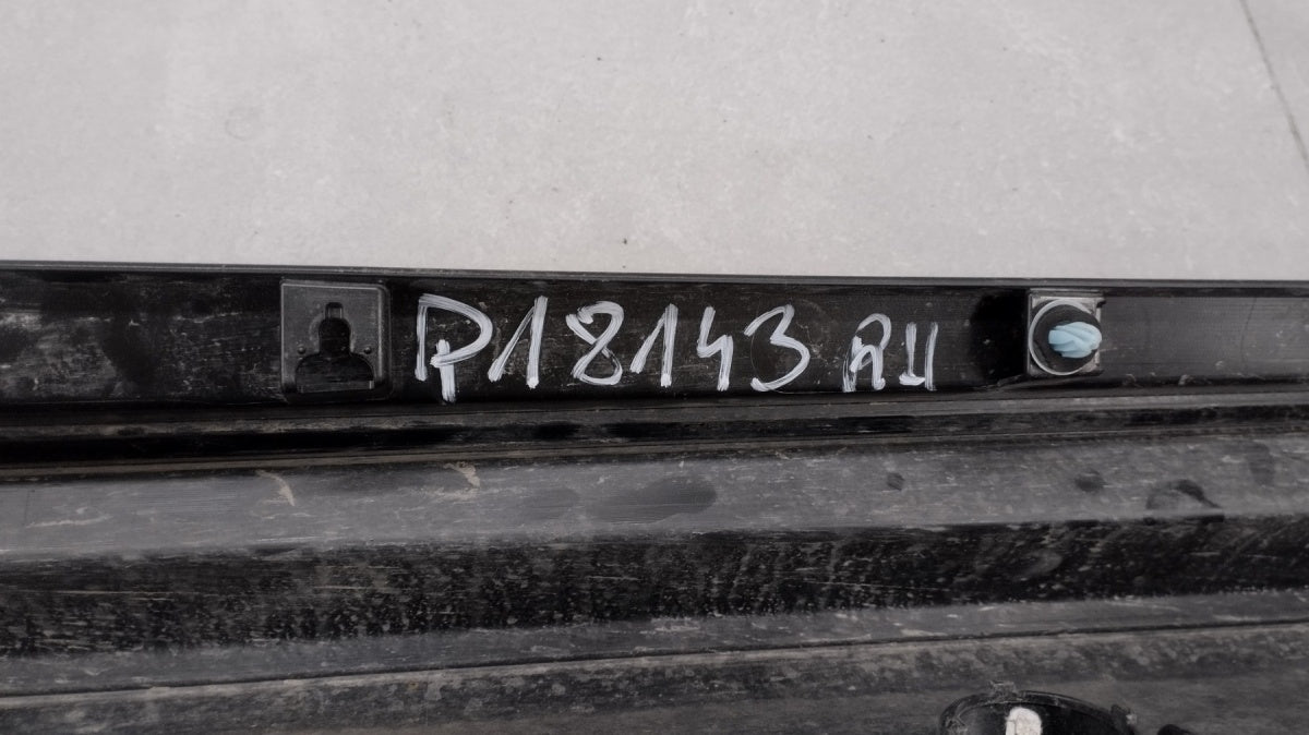 Lajsna praga desni Toyota Corolla XII kombi E21