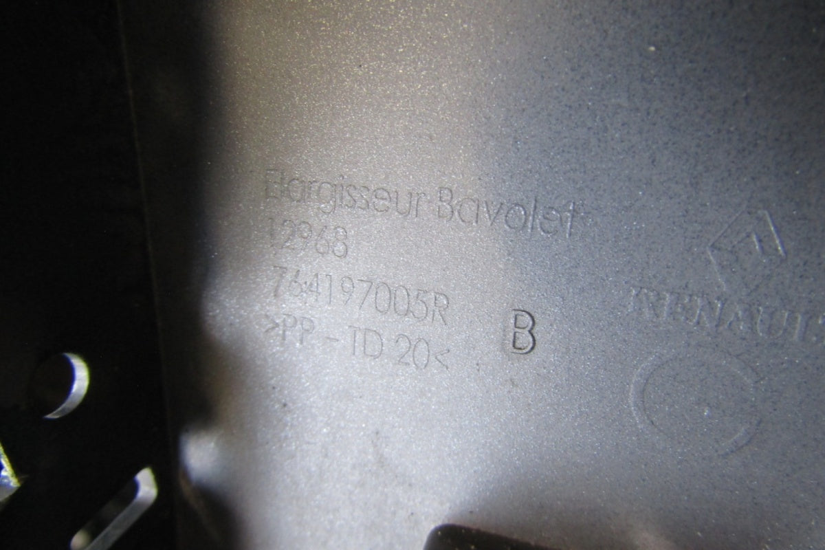 Lajsna praga lijeva RENAULT ZOE 12- 764197005R