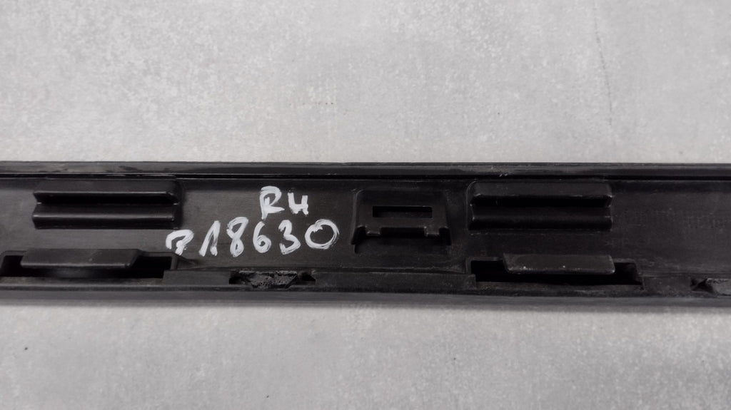 Lajsna praga desni VW Golf 8 5H0 R Line HB 19-
