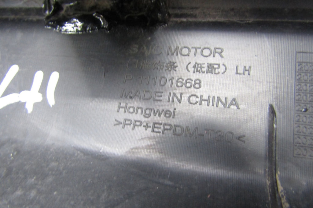 Lajsna praga lijeva Saic Motor MG 4 EV MG4 p11101668