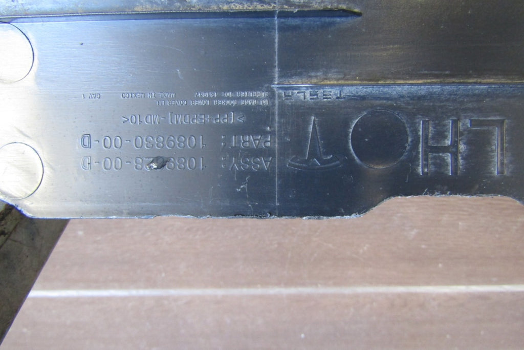 Lajsna praga lijeva TESLA 3 17- 1089828-00