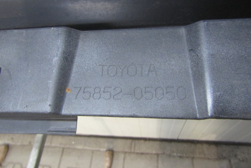 Lajsna praga lijevi Toyota Avensis Lift 15-18 T27