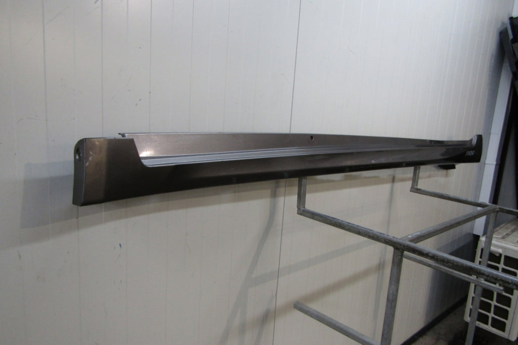 Lajsna praga lijevi Toyota Avensis Lift 15-18 T27
