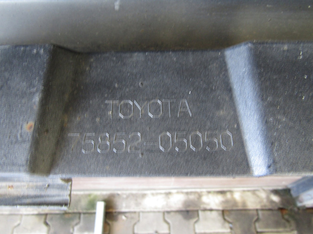 Lajsna praga lijeva Toyota Avensis Lift 15- T27
