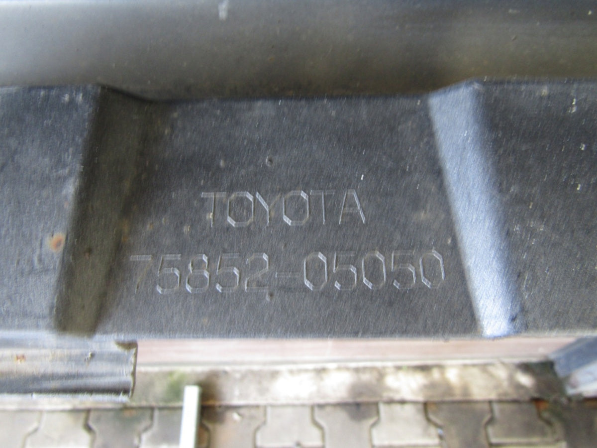 Lajsna praga lijeva Toyota Avensis Lift 15- T27