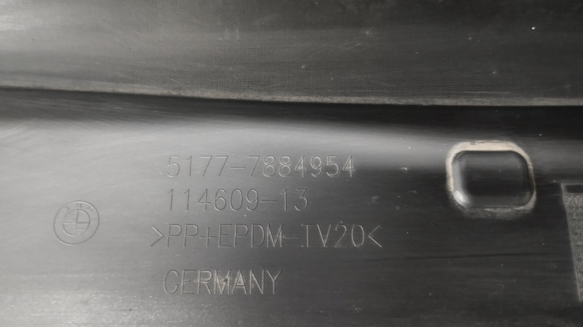Lajsna praga desni BMW IX2 ix 2 U10 M paket 23-
