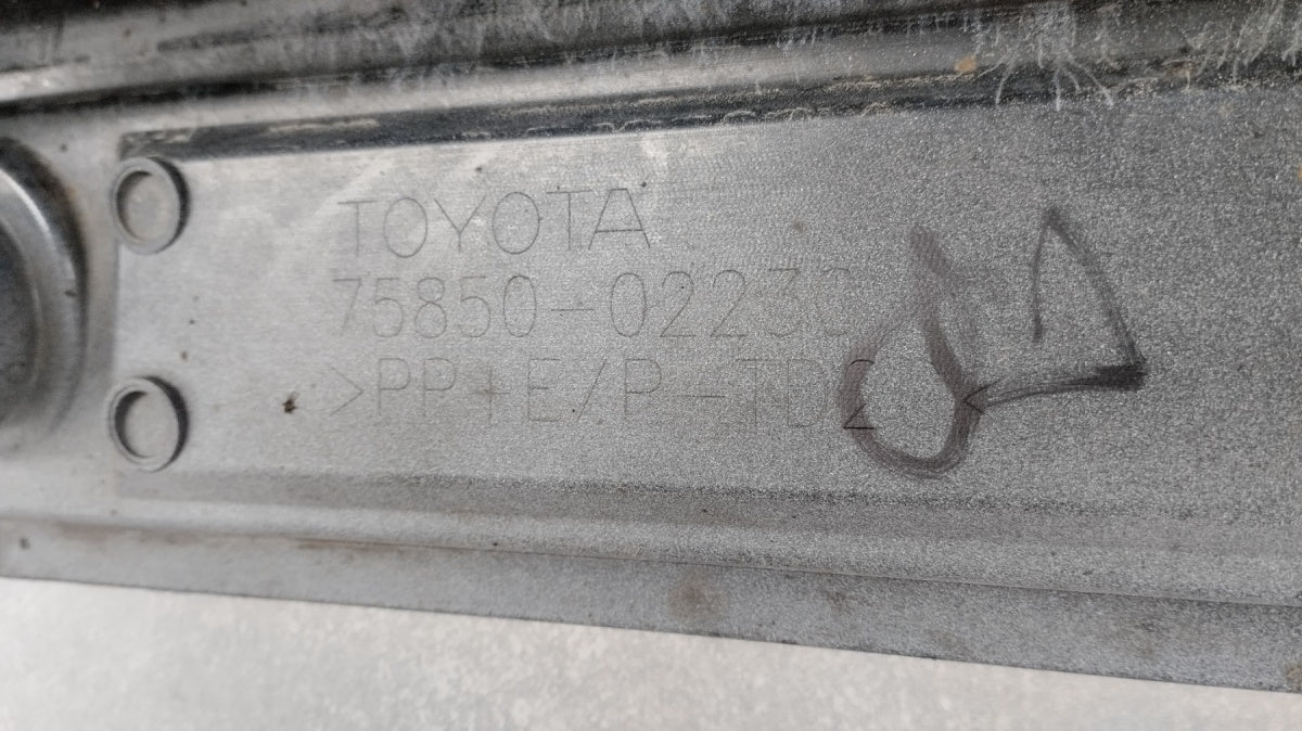 Lajsna praga desni Toyota Corolla XII sedan E21 18-