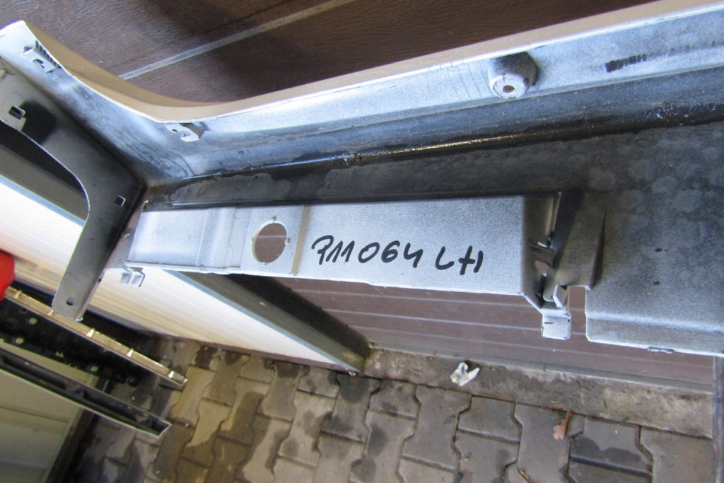 Lajsna praga lijeva Toyota Yaris 4 IV 20- XP210