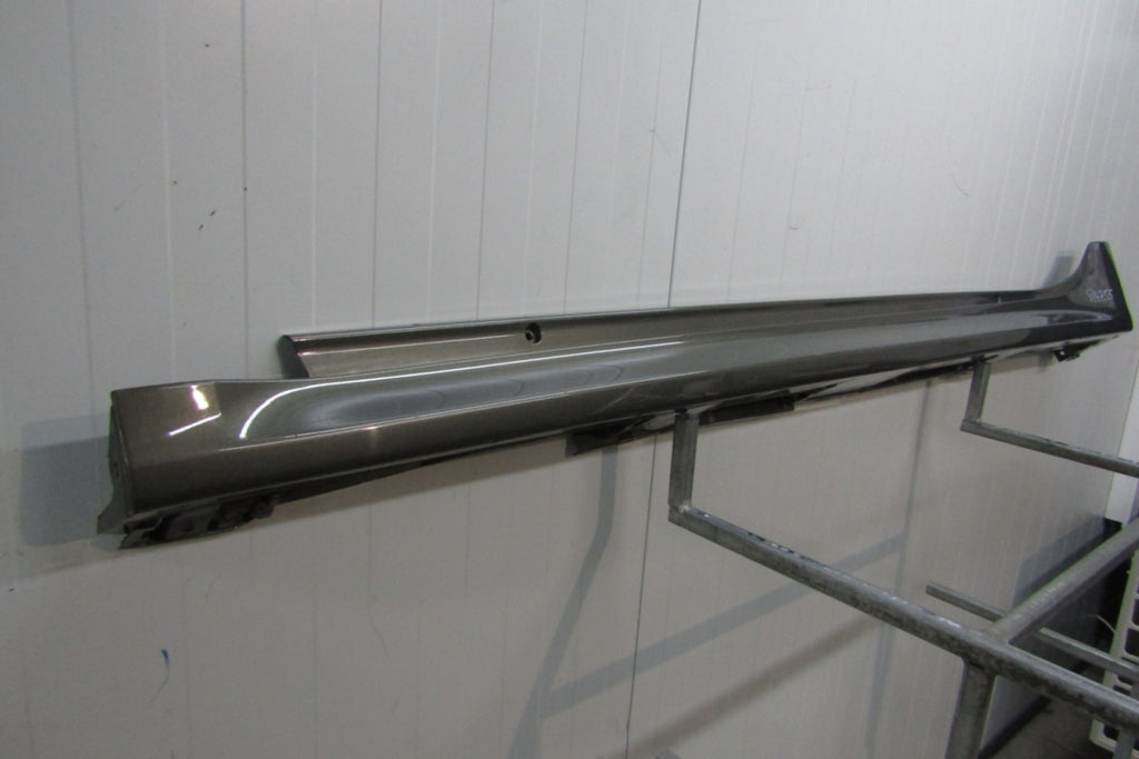 Lajsna praga lijeva Toyota Yaris 4 IV 20- Mazda 2 22- Hybrid