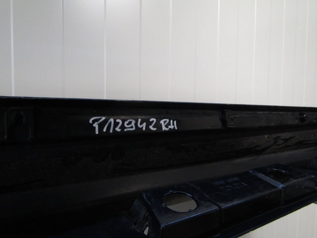 Lajsna praga desna Toyota Yaris 4 IV 20- XP210
