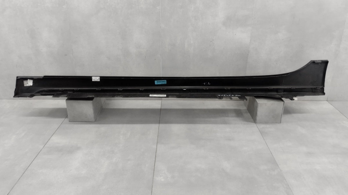 Lajsna praga desni BMW 1 F40 M paket 19-