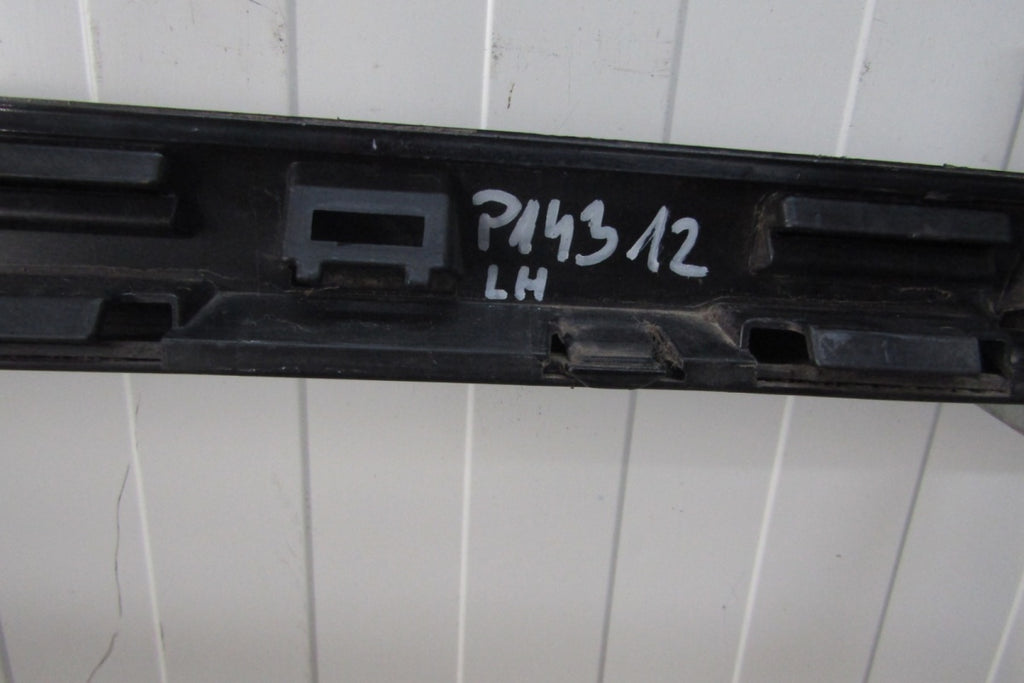 Lajsna praga lijeva VW Golf 8 5H0 R Line HB 19-