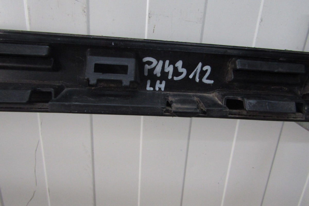 Lajsna praga lijeva VW Golf 8 5H0 R Line HB 19-
