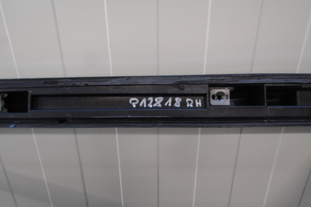 Lajsna praga desna Audi A1 S line 82A 17- S1