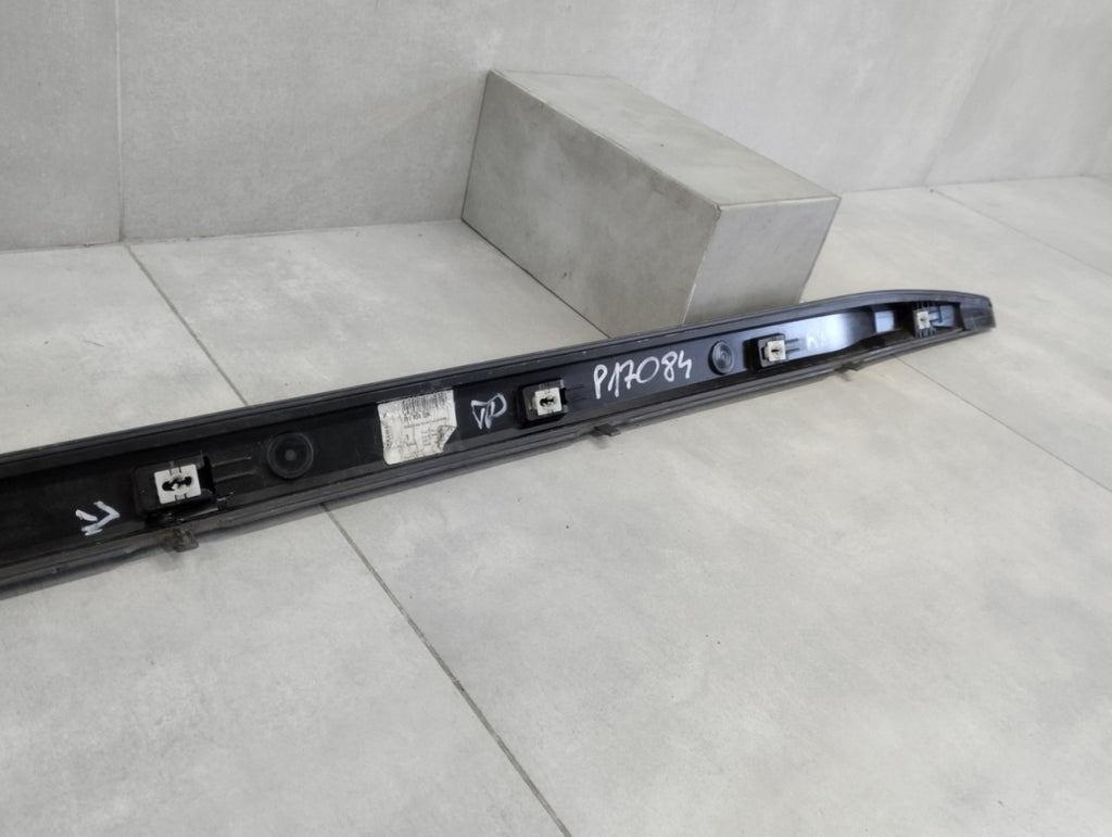 Lajsna praga desni Audi A3 8Y0 S Line 20- S3