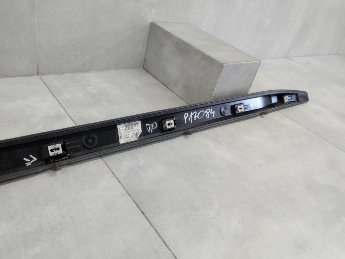 Lajsna praga desni Audi A3 8Y0 S Line 20- S3