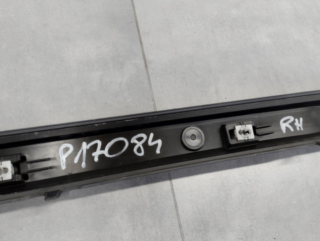 Lajsna praga desni Audi A3 8Y0 S Line 20- S3