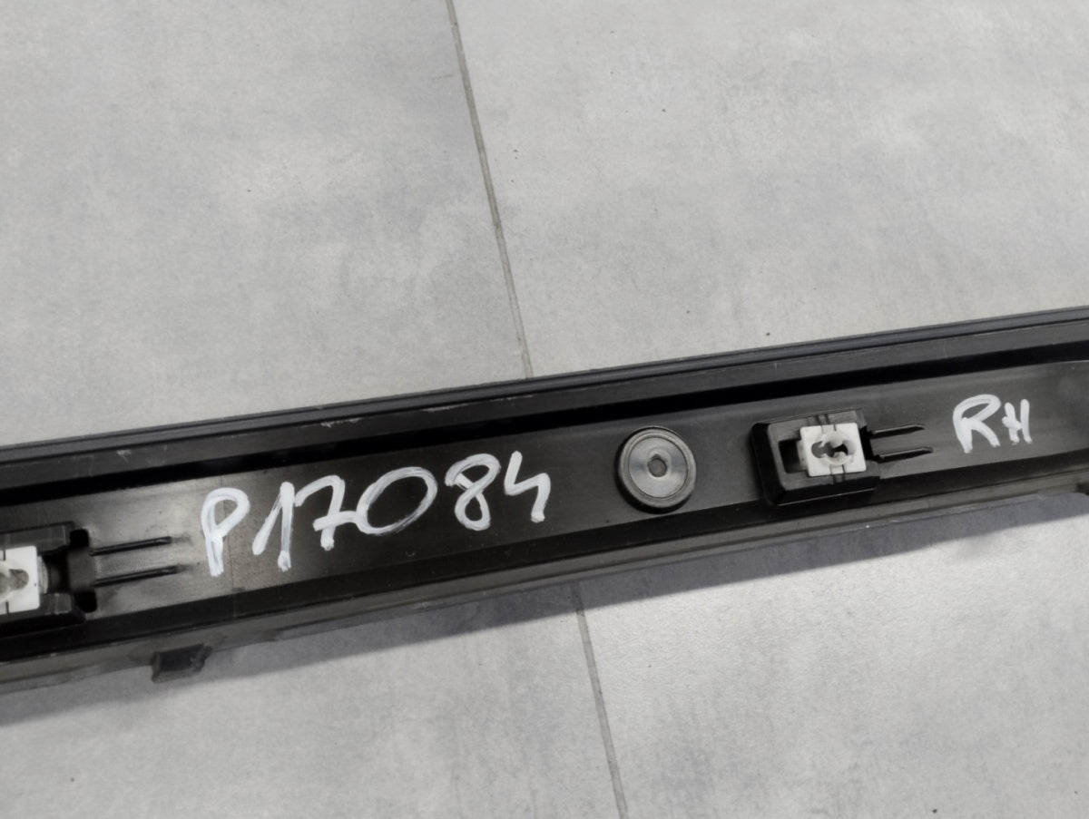 Lajsna praga desni Audi A3 8Y0 S Line 20- S3