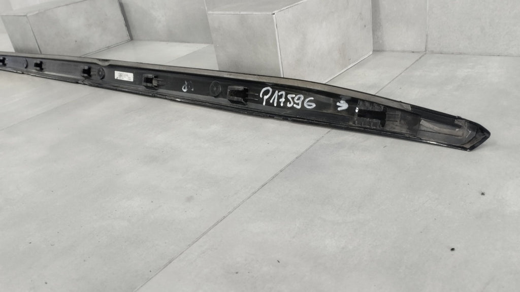 Lajsna praga desni Audi A3 8Y0 S Line 20- S3