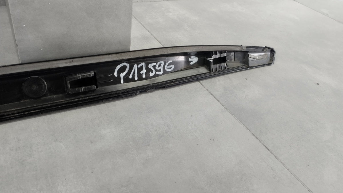 Lajsna praga desni Audi A3 8Y0 S Line 20- S3