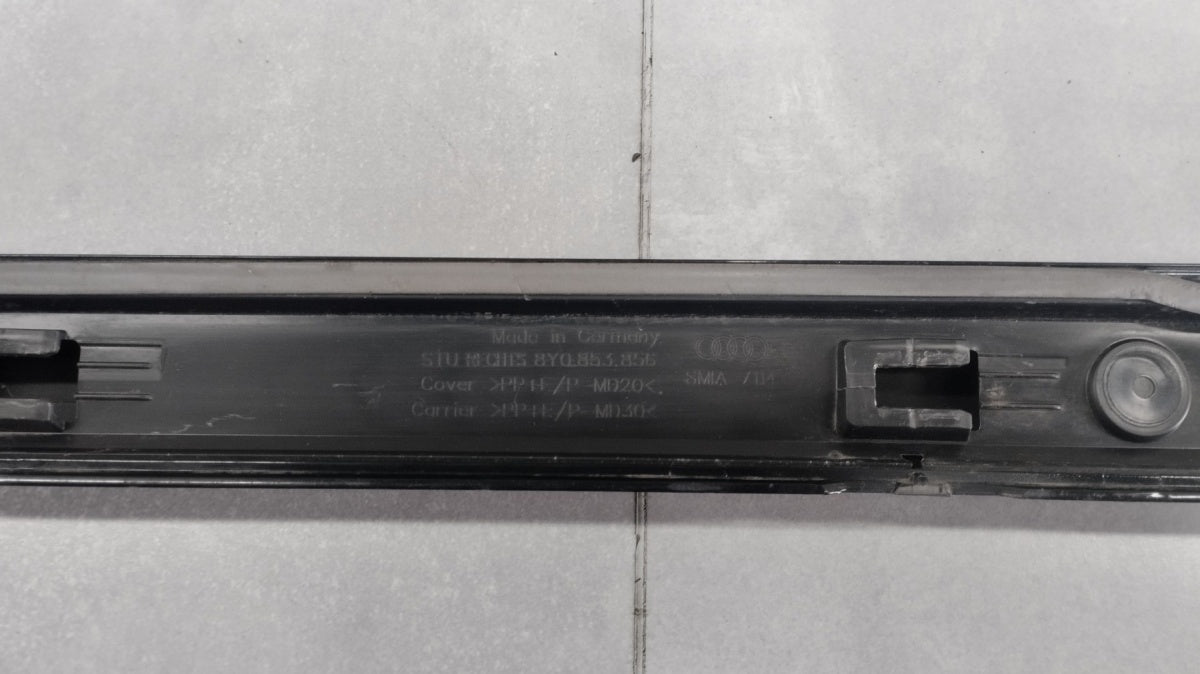 Lajsna praga desni Audi A3 8Y0 S Line 20- S3