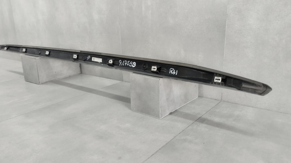 Lajsna praga desni Audi A3 8Y0 S Line 20- S3