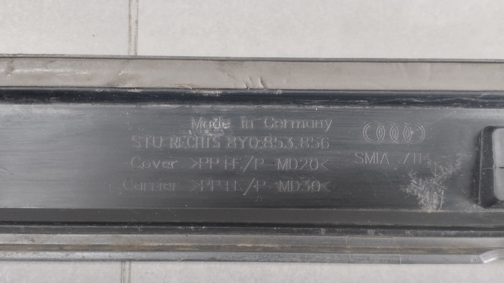 Lajsna praga desni Audi A3 8Y0 S Line 20- S3