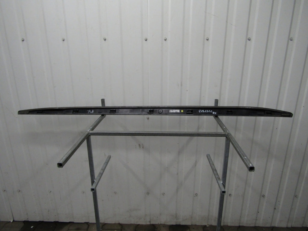 Lajsna praga desna Audi A3 8Y0 S Line 20- S3