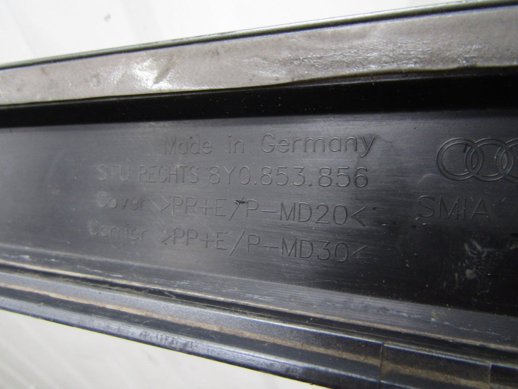 Lajsna praga desna Audi A3 8Y0 S Line 20- S3