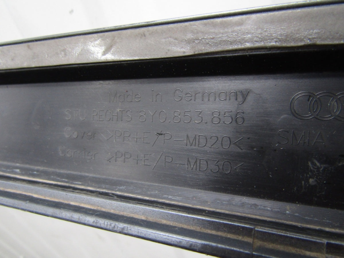 Lajsna praga desna Audi A3 8Y0 S Line 20- S3