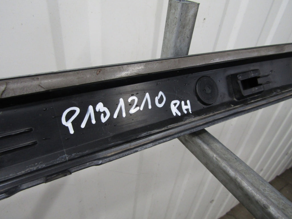 Lajsna praga desna Audi A3 8Y0 S Line 20- S3