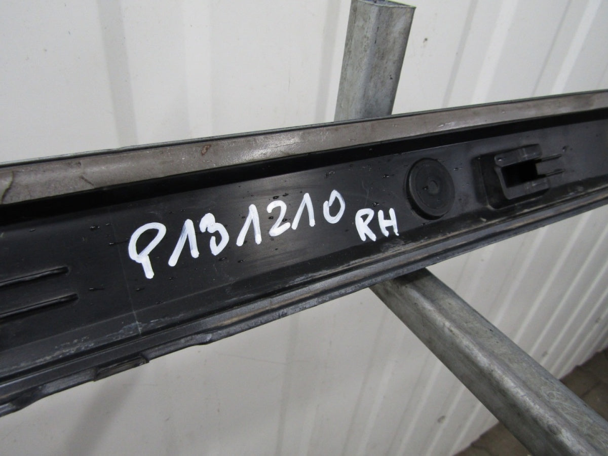 Lajsna praga desna Audi A3 8Y0 S Line 20- S3