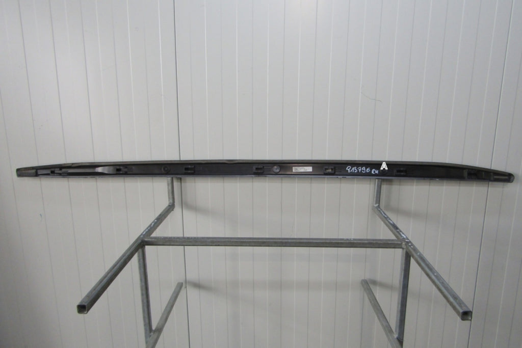 Lajsna praga desna Audi A3 8Y0 S Line 20- S3
