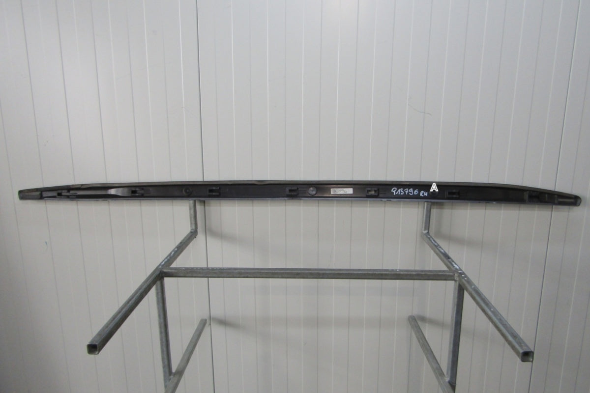 Lajsna praga desna Audi A3 8Y0 S Line 20- S3
