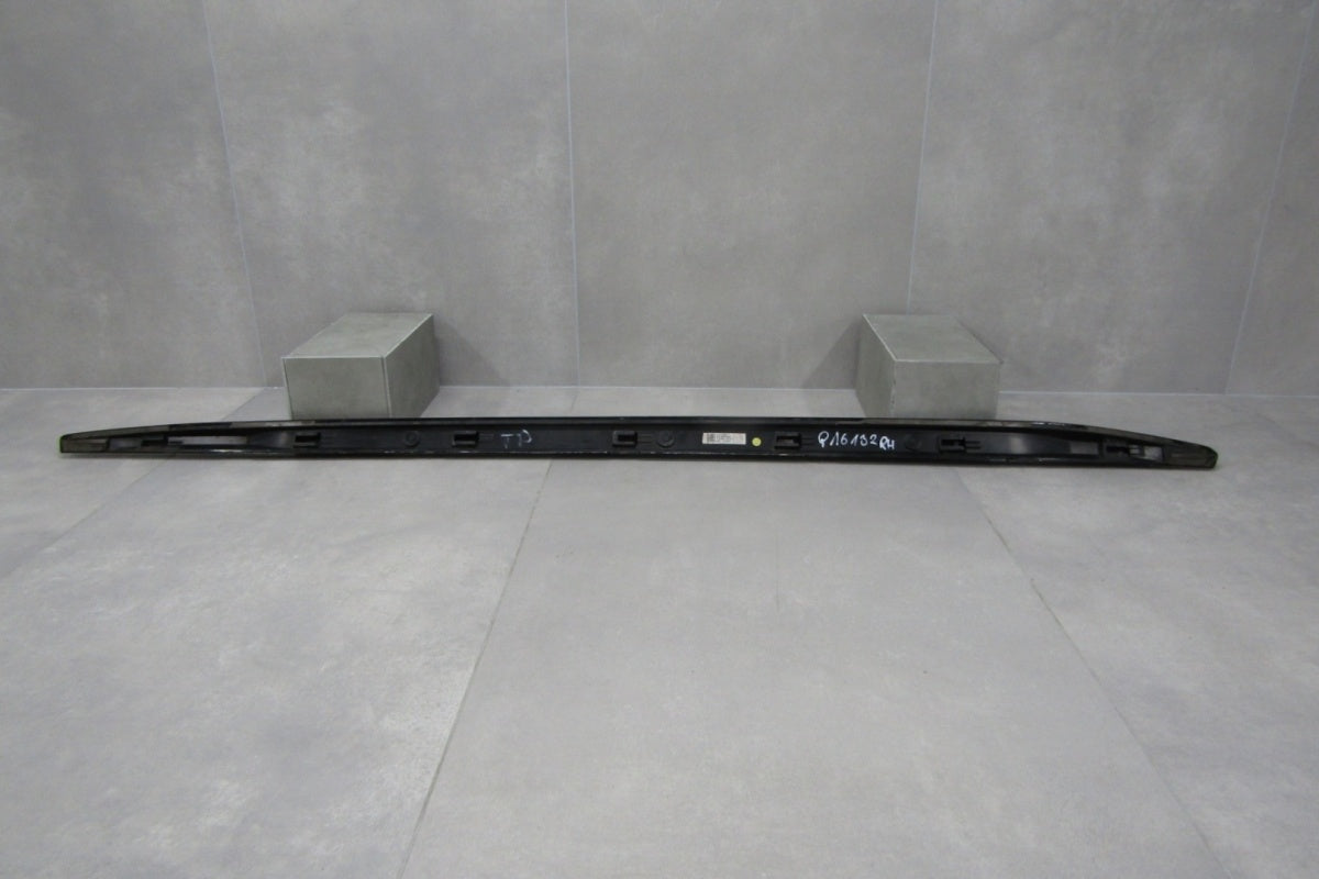 Lajsna praga desni Audi A3 8Y0 S Line 20- S3