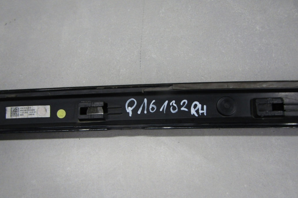 Lajsna praga desni Audi A3 8Y0 S Line 20- S3