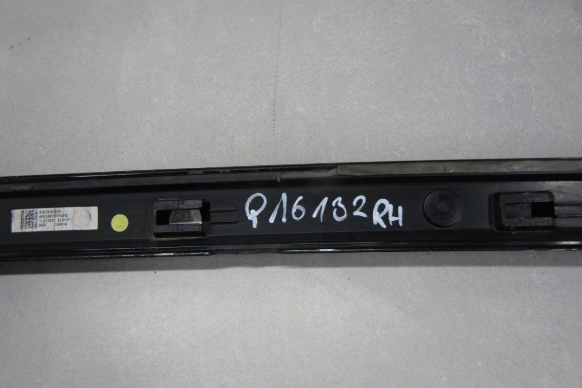Lajsna praga desni Audi A3 8Y0 S Line 20- S3