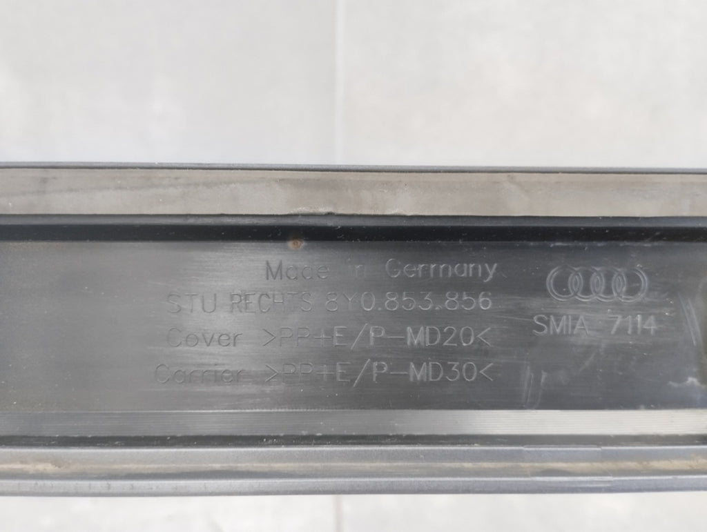 Lajsna praga desni Audi A3 8Y0 S Line 20- S3